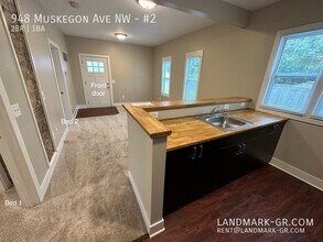 948 Muskegon Ave NW in Grand Rapids, MI - Building Photo - Building Photo