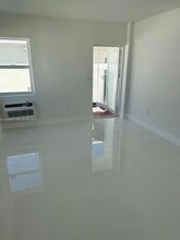 1943 71st St in Miami Beach, FL - Foto de edificio - Building Photo