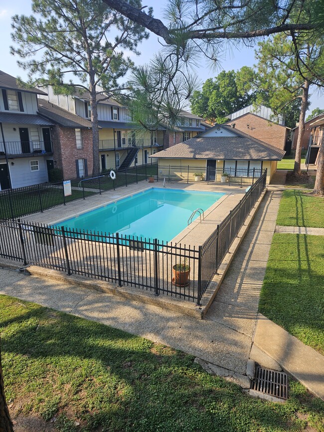 Cambridge Apartments in Baton Rouge, LA - Building Photo - Building Photo