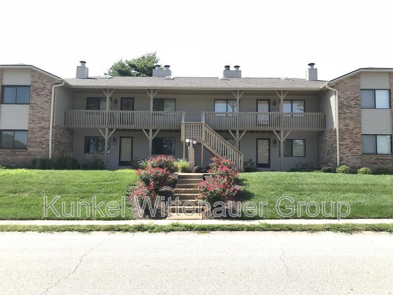 236 Eagle Ridge in O'Fallon, IL - Foto de edificio