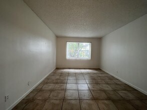 4384 NW 9th Ave in Pompano Beach, FL - Building Photo - Building Photo