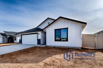 4882 N Elmstone Ave in Meridian, ID - Building Photo - Building Photo