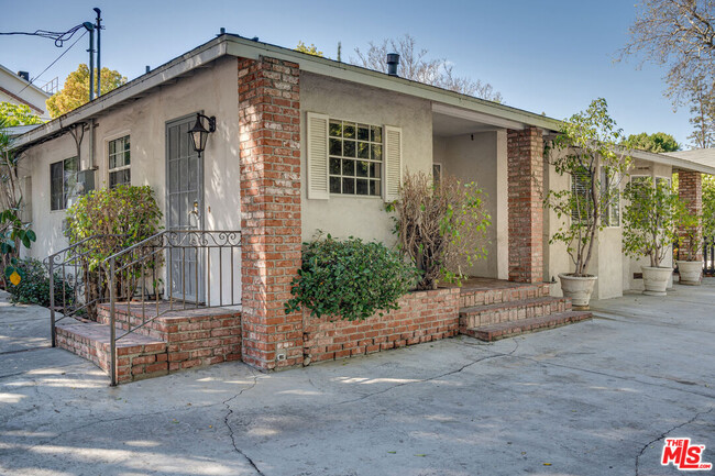 4833 Alcove Ave in Los Angeles, CA - Building Photo - Building Photo