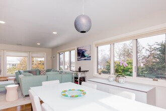 6 Sunset Dr in Sag Harbor, NY - Building Photo - Building Photo
