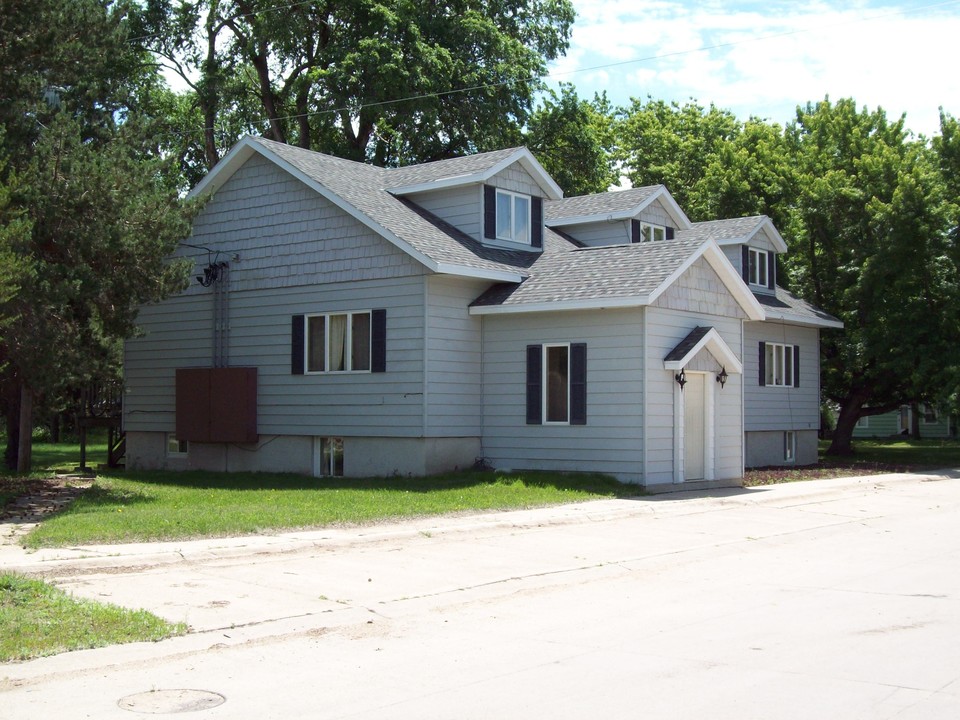 103 S Madison St in Atkinson, NE - Building Photo