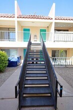 1025 Valencia Dr SE in Albuquerque, NM - Building Photo - Building Photo