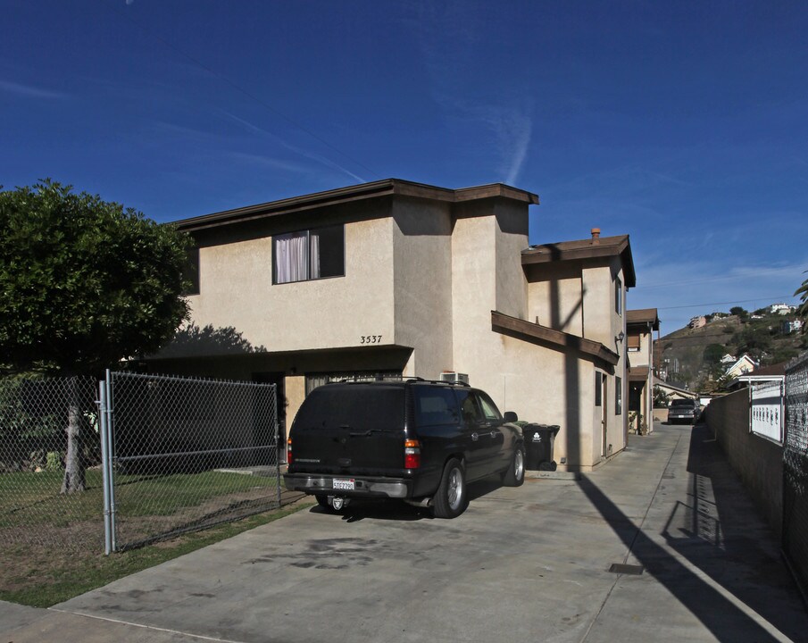 3539 Marmion Way in Los Angeles, CA - Building Photo