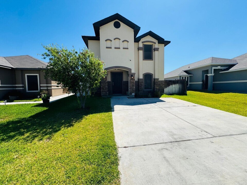 1507 Port Texas Dr in Laredo, TX - Building Photo