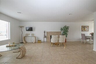 396 Dooley Dr in Henderson, NV - Building Photo - Building Photo