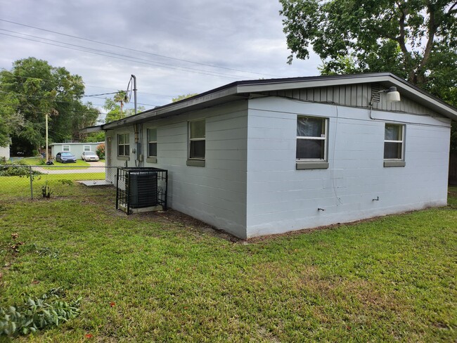 6851 Miss Muffet Ln S in Jacksonville, FL - Building Photo - Building Photo