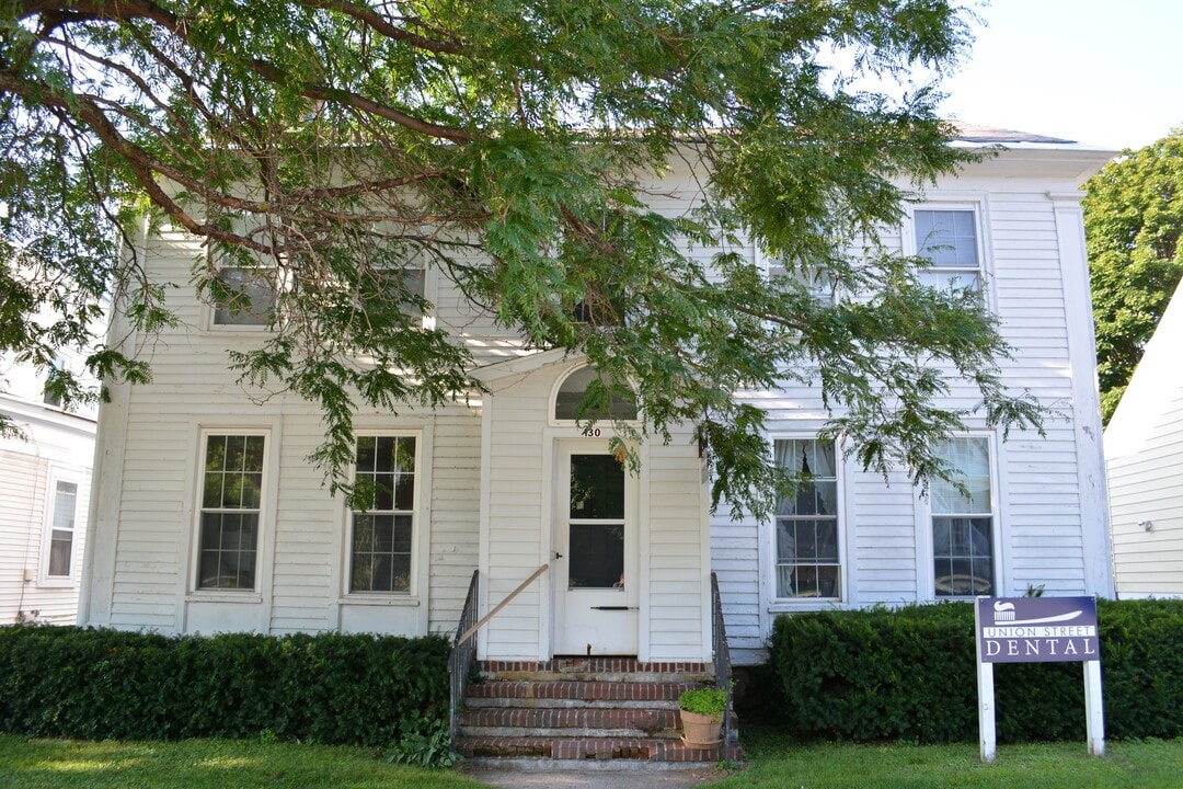 130 Union Street, Unit D in Bennington, VT - Building Photo