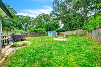 2609 Glenvalley Dr in Decatur, GA - Foto de edificio - Building Photo