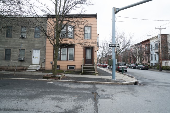 238 Elm St in Albany, NY - Building Photo - Building Photo