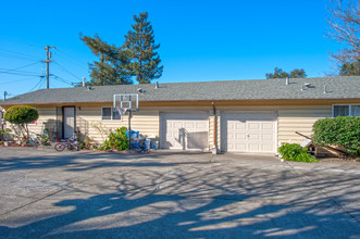 1672 Dutton Ave in Santa Rosa, CA - Building Photo - Other