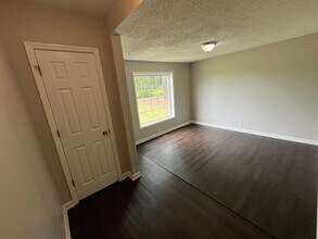 314 Snowden Dr in Hemingway, SC - Foto de edificio - Building Photo