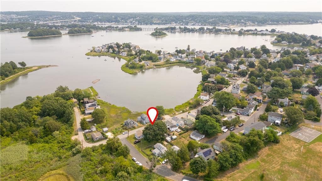 230 Cedar Ave in Portsmouth, RI - Building Photo