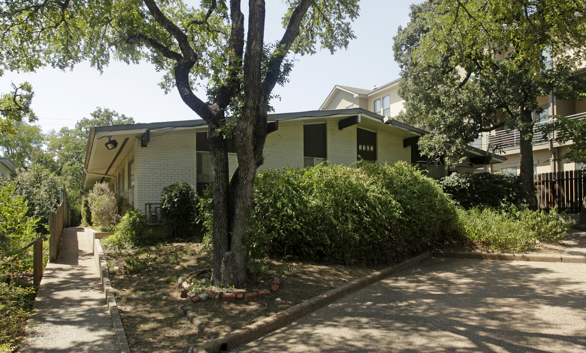 1302 Norwalk Ln in Austin, TX - Building Photo