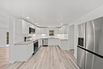 4 Oaken Bucket Ln in Plymouth, MA - Building Photo - Building Photo