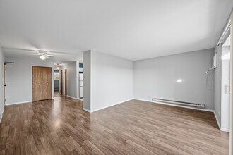 1324 Geneva Dr in Palatine, IL - Building Photo - Building Photo