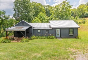 194 Old Furnace Rd in Newport, VA - Building Photo