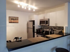 7845 Camino Real in Miami, FL - Building Photo - Building Photo