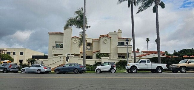 7561 LA JOLLA Blvd in La Jolla, CA - Building Photo - Building Photo