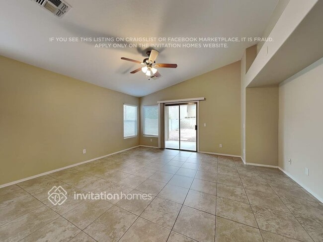 16055 W Acapulco Ln in Surprise, AZ - Foto de edificio - Building Photo