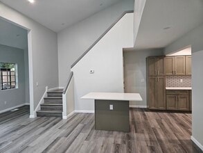 1334 Patti Park in Westlake, OH - Foto de edificio - Building Photo