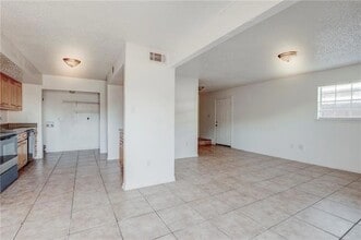 44 Carriage Ln in Destrehan, LA - Foto de edificio - Building Photo