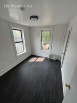 160 Palisade Ave in Yonkers, NY - Building Photo