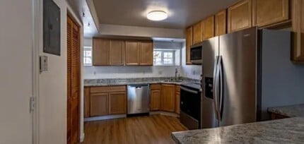 565 W Dale St in Colorado Springs, CO - Foto de edificio - Building Photo