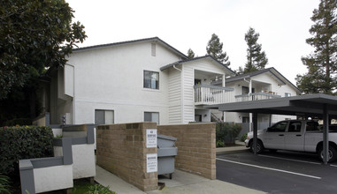 Dixon Manor Apartments in Dixon, CA - Building Photo - Building Photo