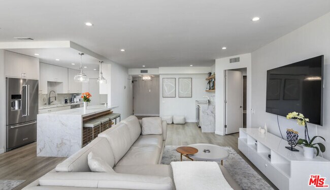 2222 Ave of the Stars in Los Angeles, CA - Building Photo - Building Photo