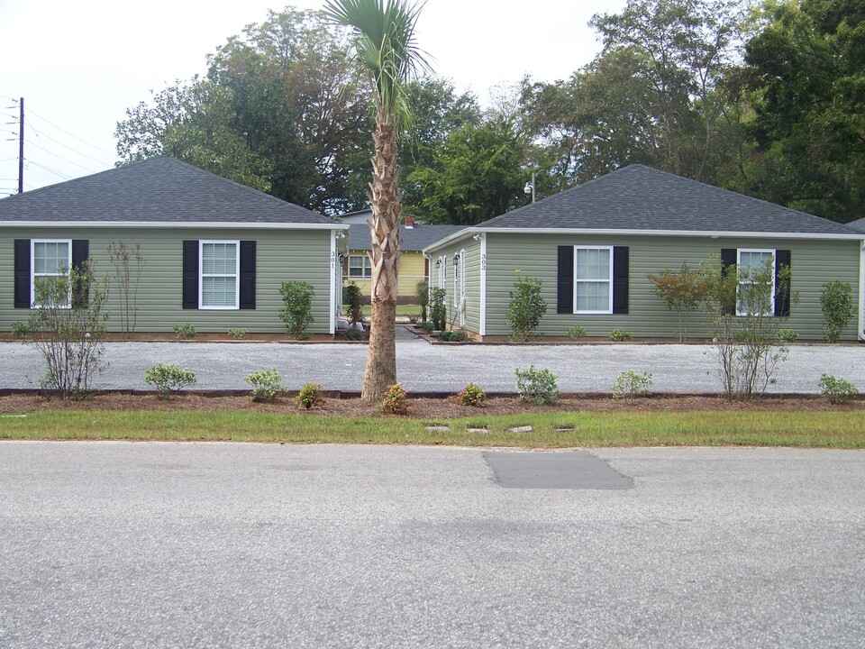 301 N Alexander St in Florence, SC - Building Photo