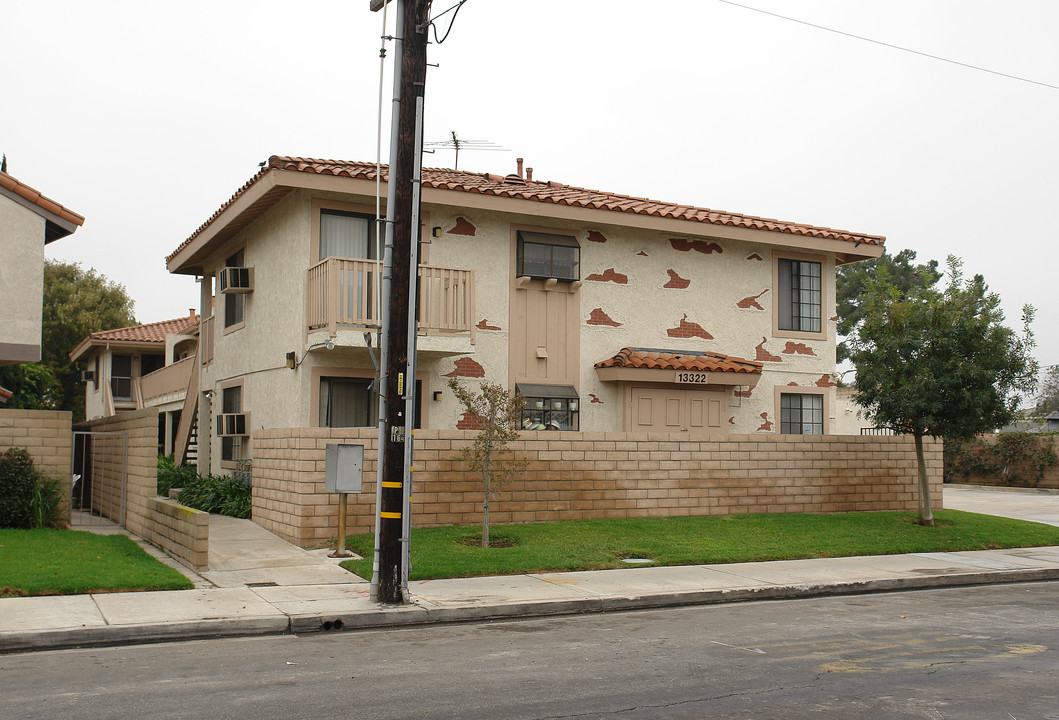 13322 Taft St in Garden Grove, CA - Building Photo