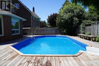 1165 Glenashton Dr in Oakville, ON - Building Photo - Building Photo