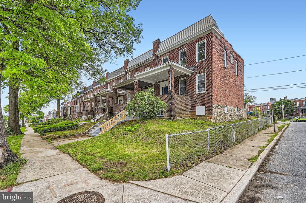 118 N Hilton St in Baltimore, MD - Building Photo