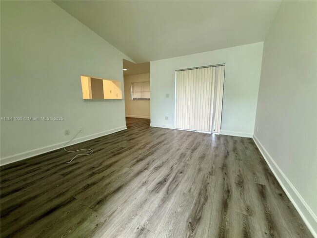 3988 NW 87th Ave in Sunrise, FL - Building Photo - Building Photo