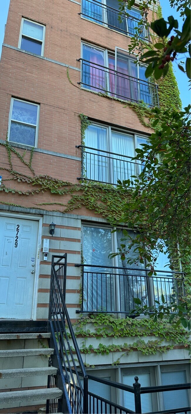 2729 W Congress Pkwy, Unit G in Chicago, IL - Building Photo - Building Photo