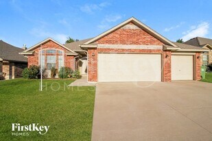 4529 Oasis Ct in Yukon, OK - Building Photo