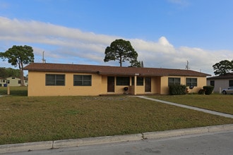 Garden Terrace/Annex in Fort Pierce, FL - Foto de edificio - Building Photo