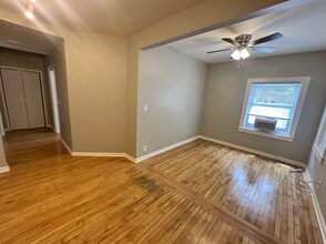 2494 Saint Johns Ave, Unit 1SW in Highland Park, IL - Building Photo - Building Photo