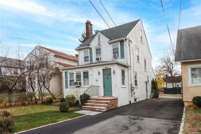 8 Franklin Pl in Great Neck, NY - Building Photo - Building Photo