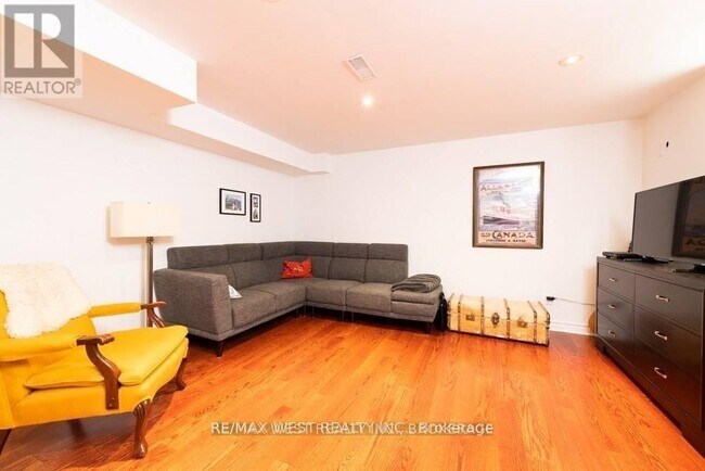 629 Beresford Ave in Toronto, ON - Building Photo - Building Photo