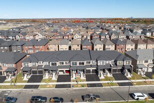 17 Auckland Dr in Whitby, ON - Building Photo