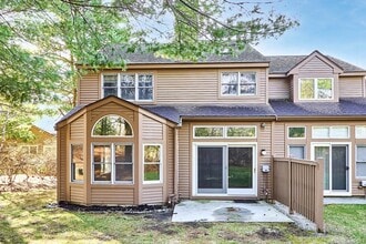 1105 Ridgefield Cir in Clinton, MA - Building Photo - Building Photo