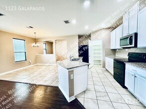 1123 Galapagos in San Antonio, TX - Building Photo - Building Photo