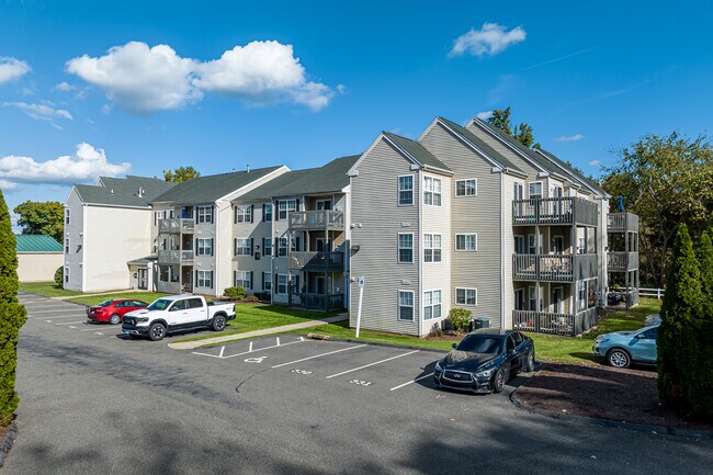 Welcome to Windshire Terrace! in Middletown, CT - Building Photo - Building Photo