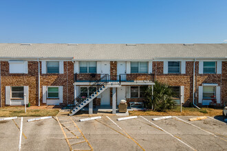 Washington Arms Club in Titusville, FL - Building Photo - Building Photo