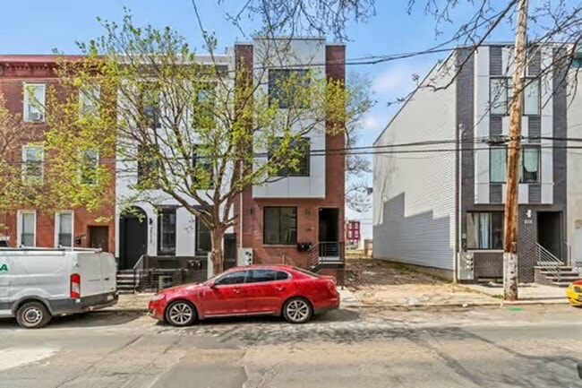 2114 N 8th St in Philadelphia, PA - Building Photo - Building Photo